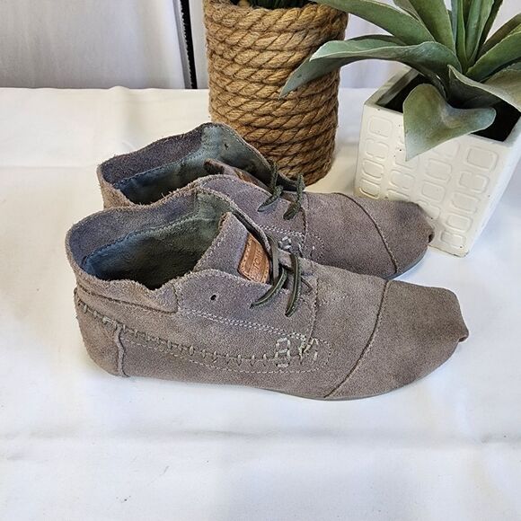 Tom's Size 6.5 Tribal Boots Grey Suede Comfort Women's Lace Up - Picture 3 of 9